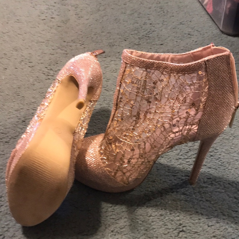 Heels - Picture 3 of 4
